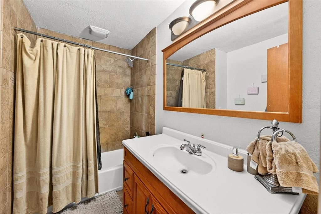 Под контрактом: $319,000 (3 спален, 2 ванн, 1155 Квадратных фут)