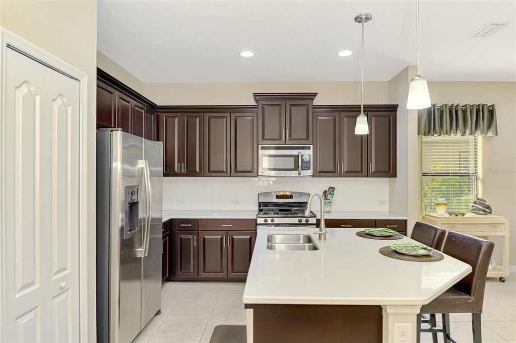 Active With Contract: $385,000 (2 beds, 2 baths, 1523 Square Feet)