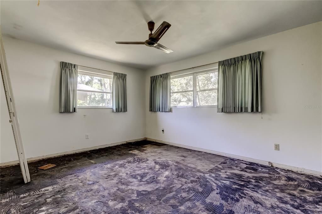 For Sale: $179,900 (2 beds, 1 baths, 1080 Square Feet)