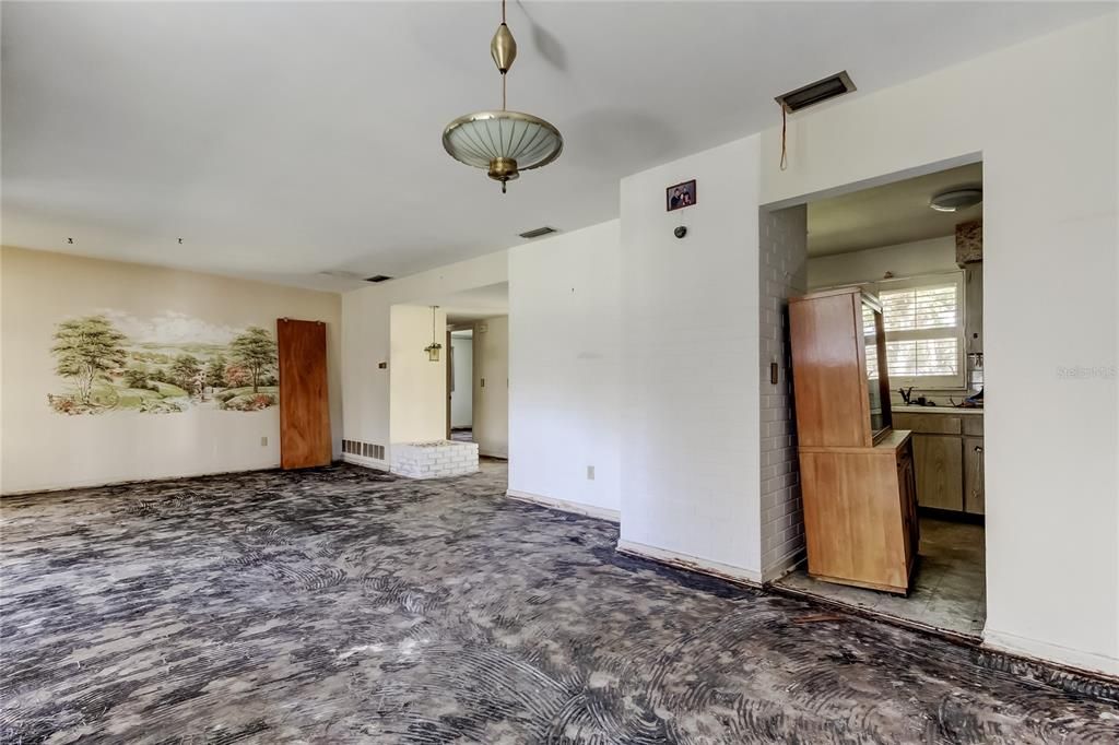 For Sale: $179,900 (2 beds, 1 baths, 1080 Square Feet)