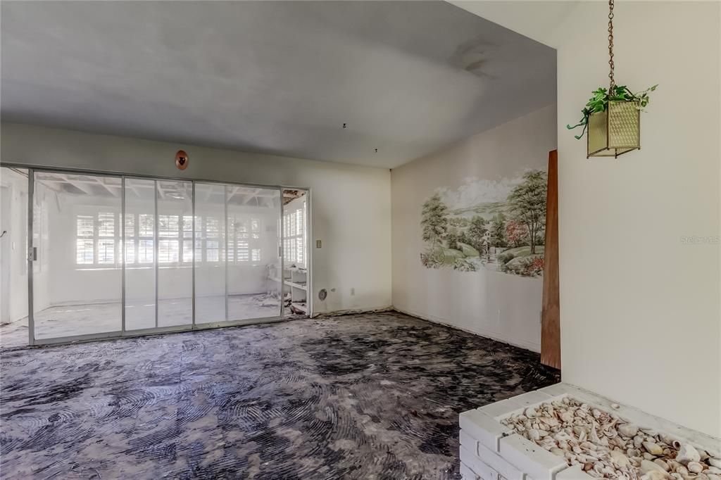 For Sale: $179,900 (2 beds, 1 baths, 1080 Square Feet)