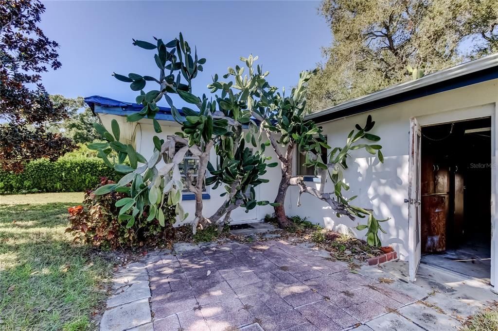 For Sale: $179,900 (2 beds, 1 baths, 1080 Square Feet)