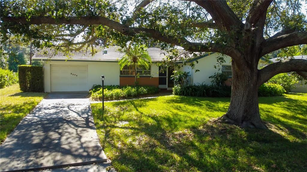 For Sale: $179,900 (2 beds, 1 baths, 1080 Square Feet)