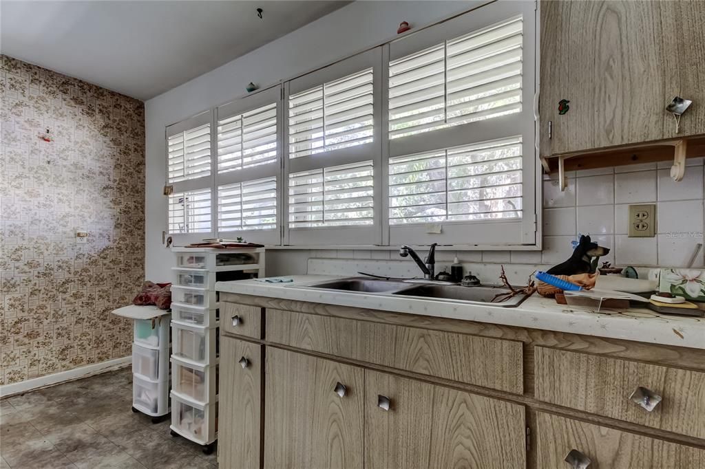 For Sale: $179,900 (2 beds, 1 baths, 1080 Square Feet)