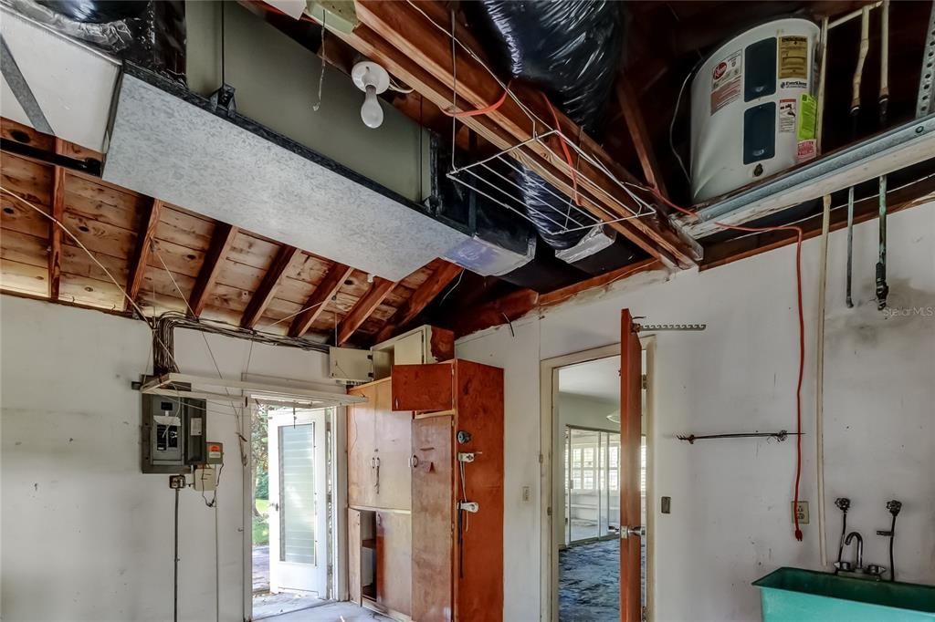 For Sale: $179,900 (2 beds, 1 baths, 1080 Square Feet)