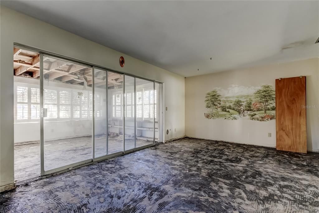 For Sale: $179,900 (2 beds, 1 baths, 1080 Square Feet)