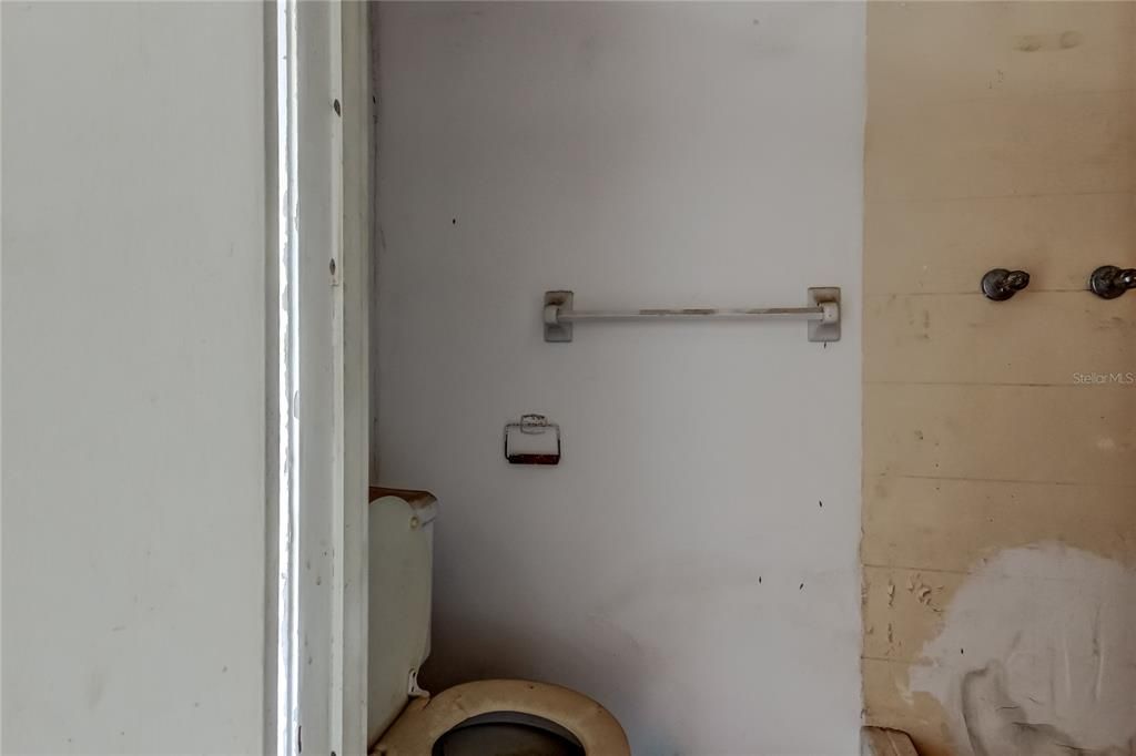 For Sale: $179,900 (2 beds, 1 baths, 1080 Square Feet)