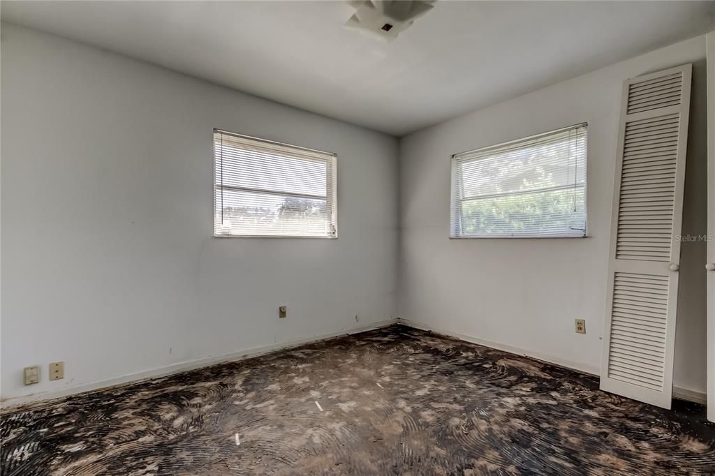 For Sale: $179,900 (2 beds, 1 baths, 1080 Square Feet)