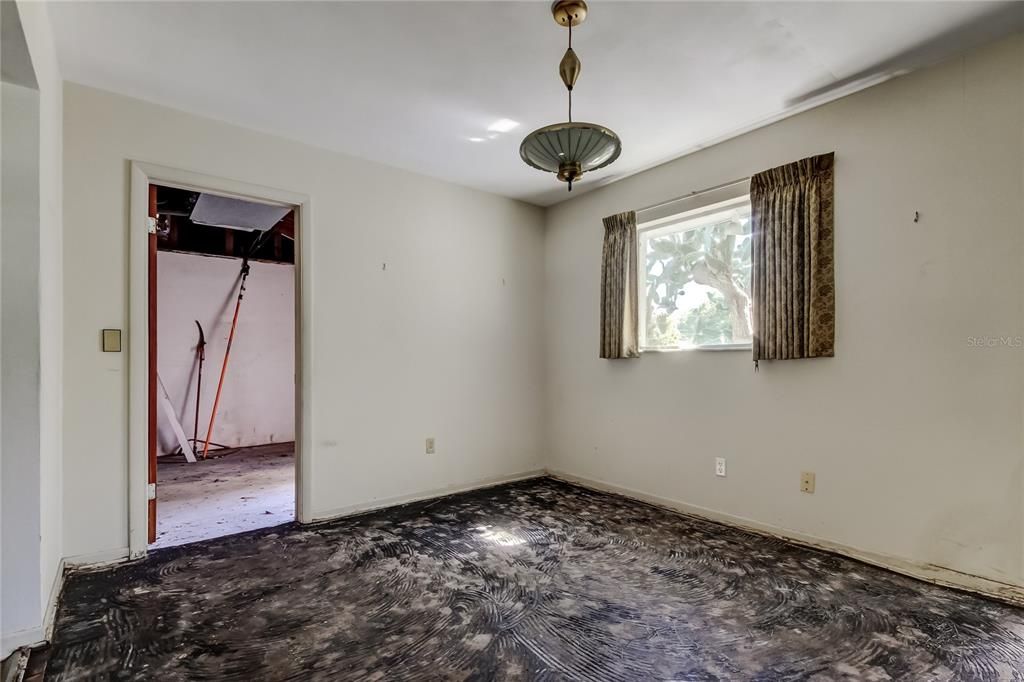 For Sale: $179,900 (2 beds, 1 baths, 1080 Square Feet)