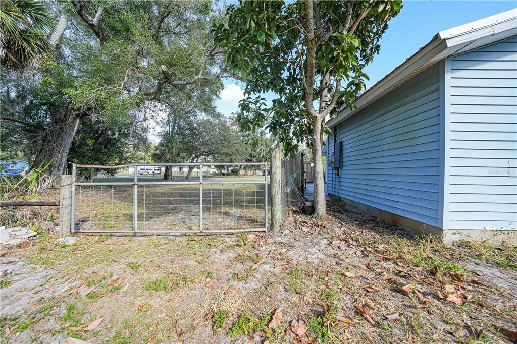 Active With Contract: $285,000 (3 beds, 2 baths, 1564 Square Feet)