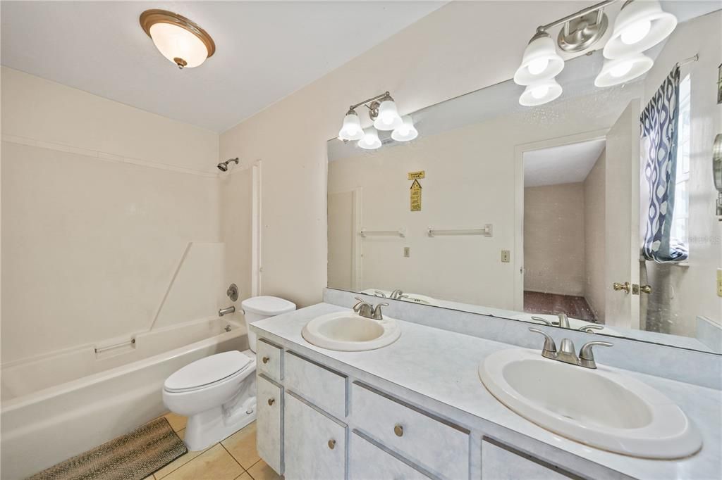 Active With Contract: $285,000 (3 beds, 2 baths, 1564 Square Feet)