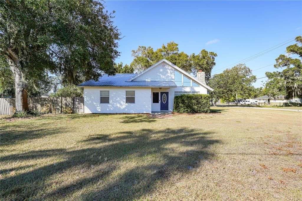 Active With Contract: $285,000 (3 beds, 2 baths, 1564 Square Feet)