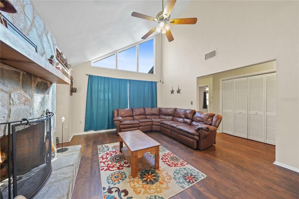 Active With Contract: $285,000 (3 beds, 2 baths, 1564 Square Feet)