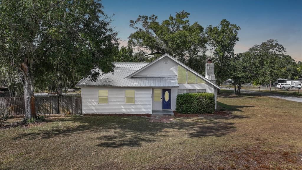 Active With Contract: $285,000 (3 beds, 2 baths, 1564 Square Feet)