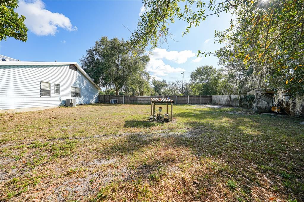 Active With Contract: $285,000 (3 beds, 2 baths, 1564 Square Feet)