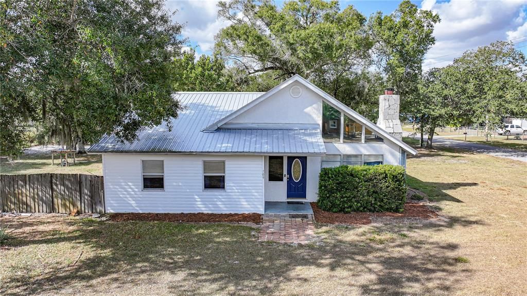 Active With Contract: $285,000 (3 beds, 2 baths, 1564 Square Feet)