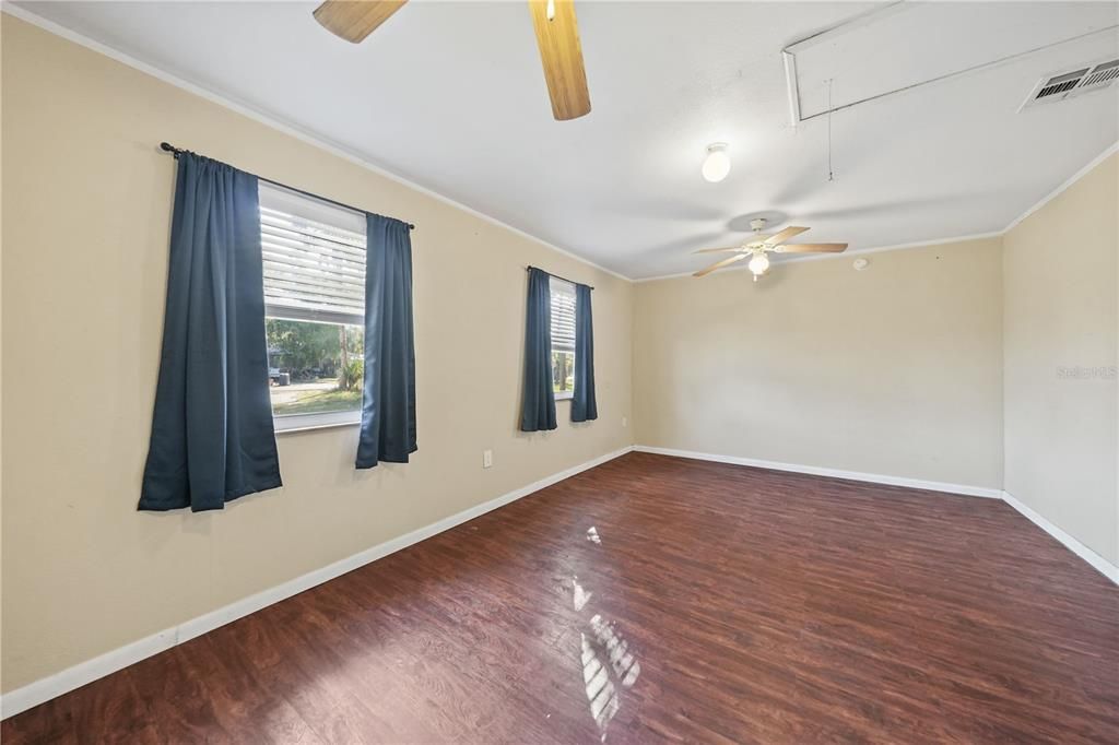 Active With Contract: $285,000 (3 beds, 2 baths, 1564 Square Feet)