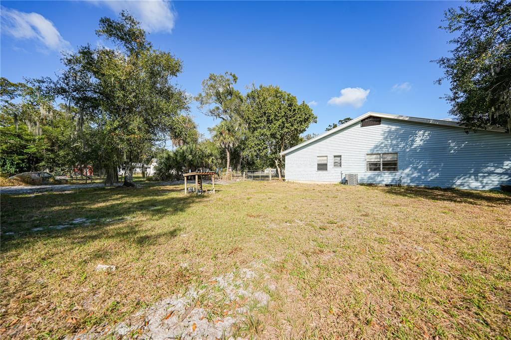 Active With Contract: $285,000 (3 beds, 2 baths, 1564 Square Feet)