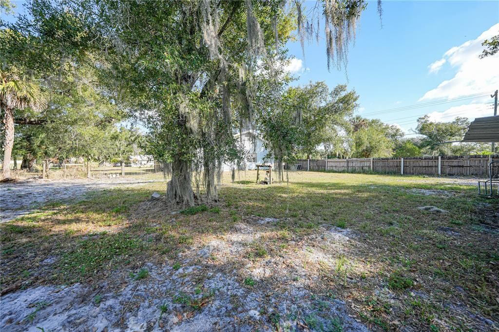 Active With Contract: $285,000 (3 beds, 2 baths, 1564 Square Feet)