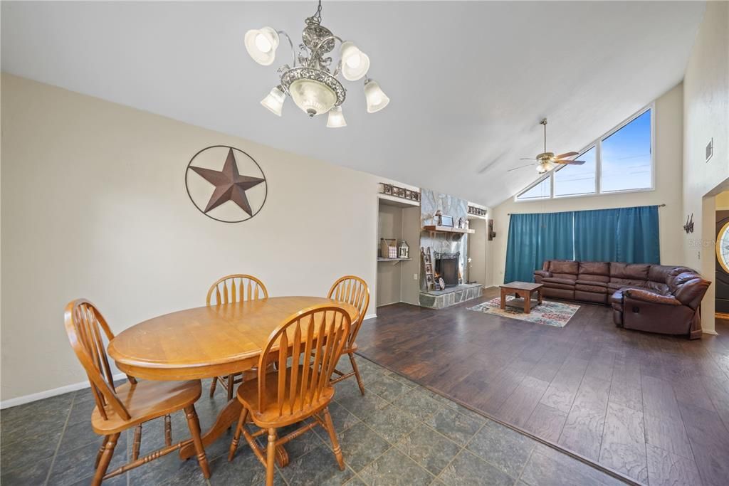 Active With Contract: $285,000 (3 beds, 2 baths, 1564 Square Feet)