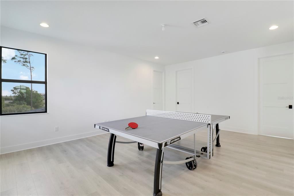 合同活跃: $1,450,000 (3 贝兹, 3 浴室, 3162 平方英尺)