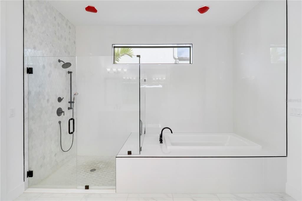 合同活跃: $1,450,000 (3 贝兹, 3 浴室, 3162 平方英尺)