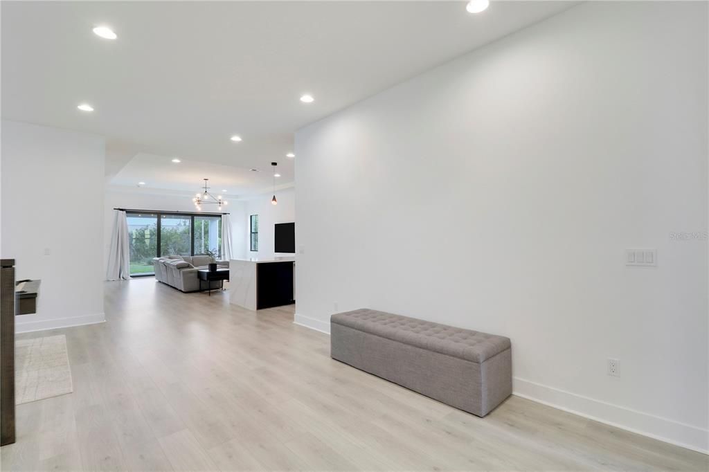 合同活跃: $1,450,000 (3 贝兹, 3 浴室, 3162 平方英尺)