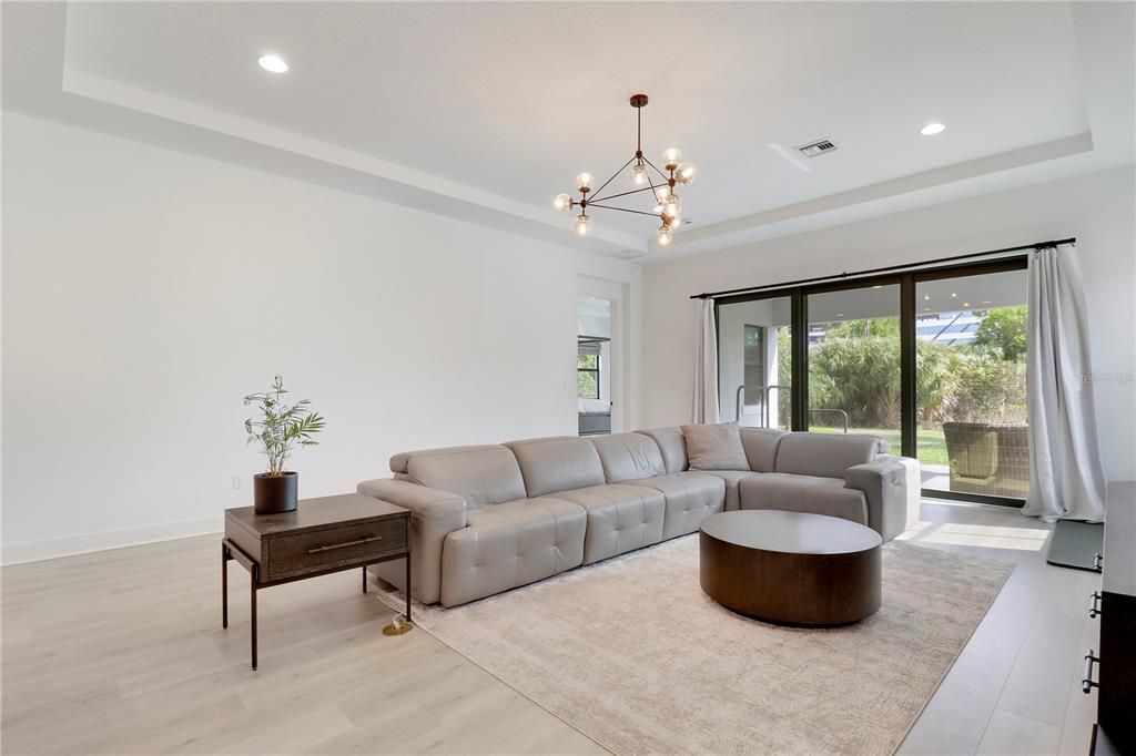 合同活跃: $1,450,000 (3 贝兹, 3 浴室, 3162 平方英尺)