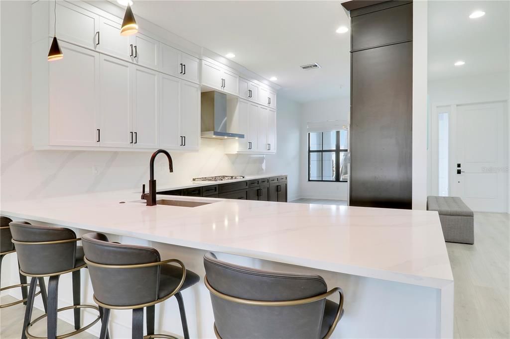 合同活跃: $1,450,000 (3 贝兹, 3 浴室, 3162 平方英尺)