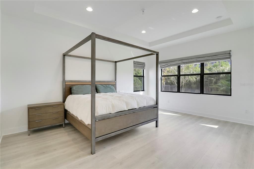 合同活跃: $1,450,000 (3 贝兹, 3 浴室, 3162 平方英尺)