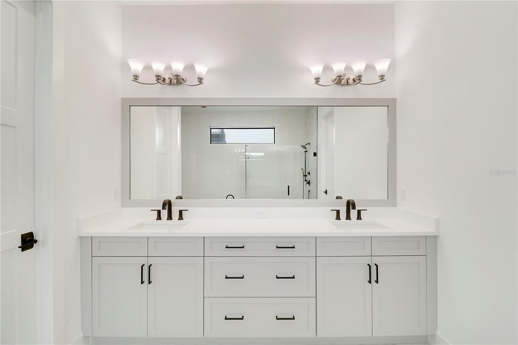 合同活跃: $1,450,000 (3 贝兹, 3 浴室, 3162 平方英尺)