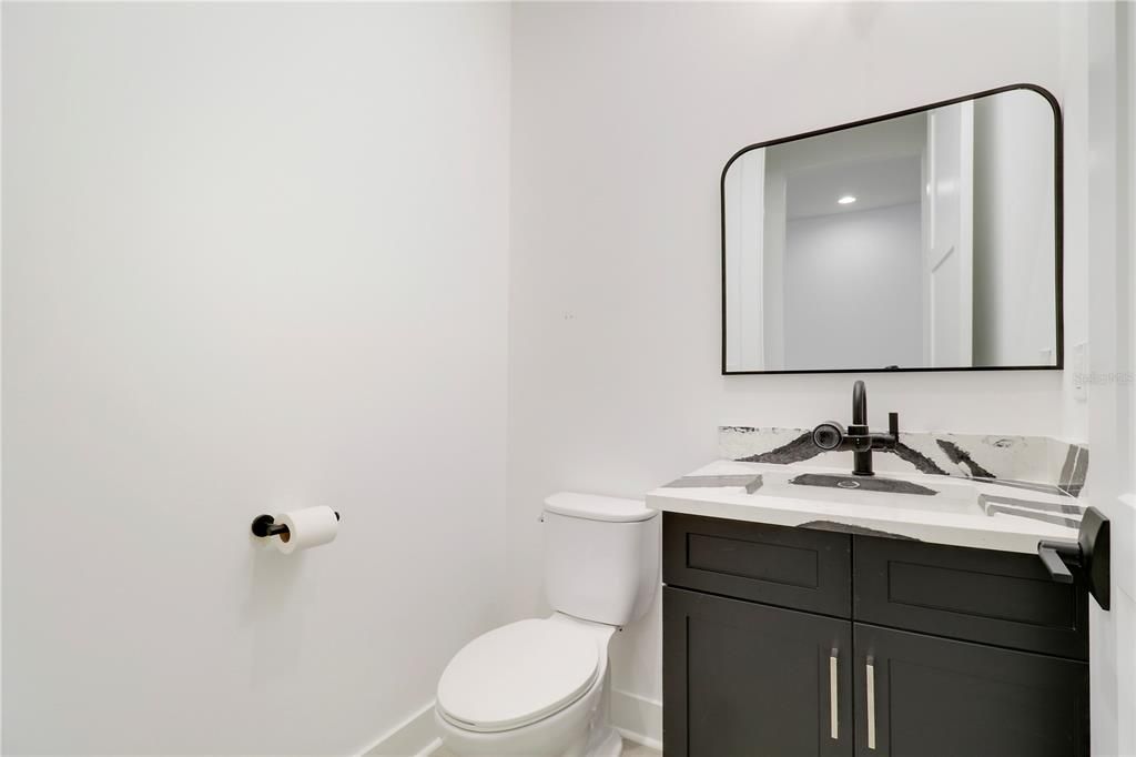 合同活跃: $1,450,000 (3 贝兹, 3 浴室, 3162 平方英尺)