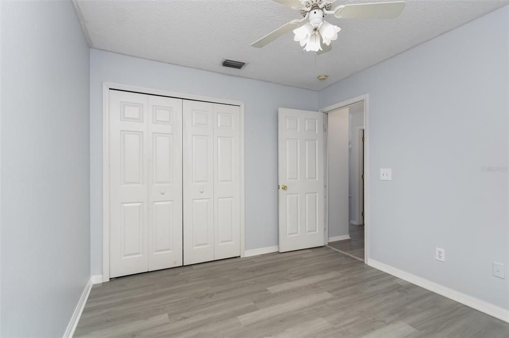 Под контрактом: $340,000 (3 спален, 2 ванн, 1300 Квадратных фут)