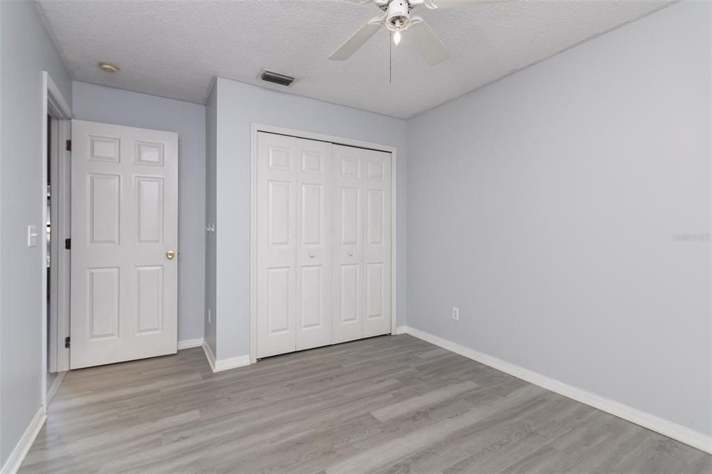 Под контрактом: $340,000 (3 спален, 2 ванн, 1300 Квадратных фут)