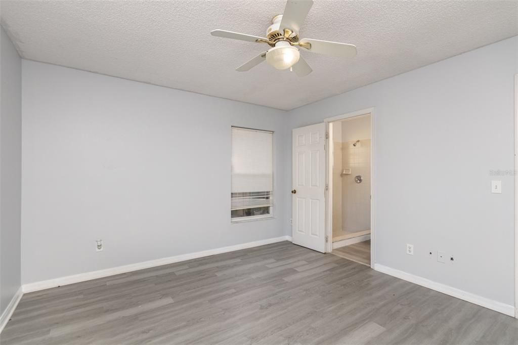 Под контрактом: $340,000 (3 спален, 2 ванн, 1300 Квадратных фут)