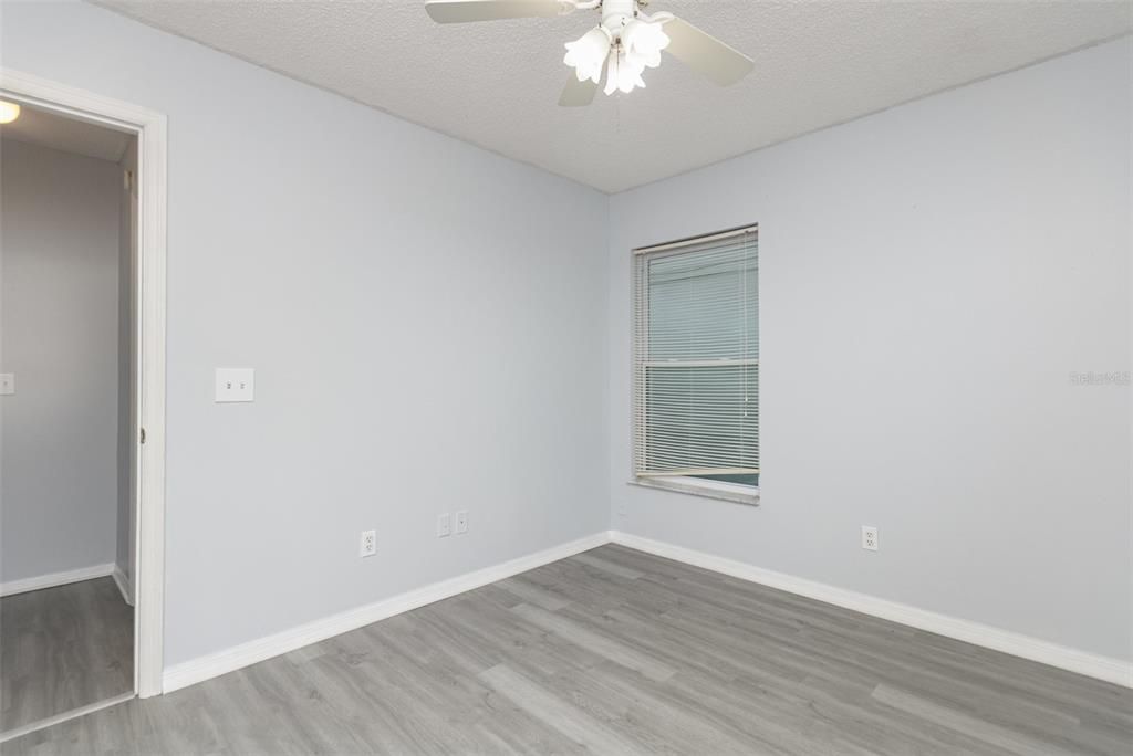 Под контрактом: $340,000 (3 спален, 2 ванн, 1300 Квадратных фут)