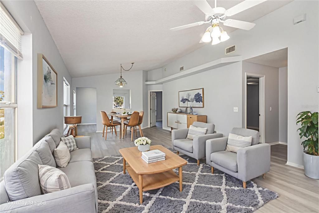 Под контрактом: $340,000 (3 спален, 2 ванн, 1300 Квадратных фут)