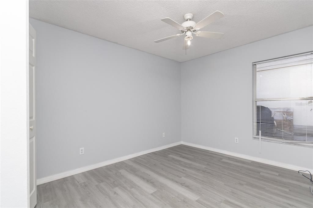 Под контрактом: $340,000 (3 спален, 2 ванн, 1300 Квадратных фут)