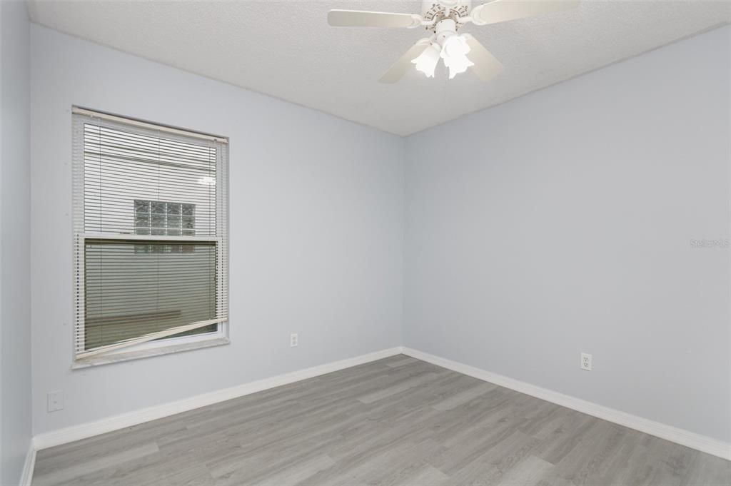 Под контрактом: $340,000 (3 спален, 2 ванн, 1300 Квадратных фут)