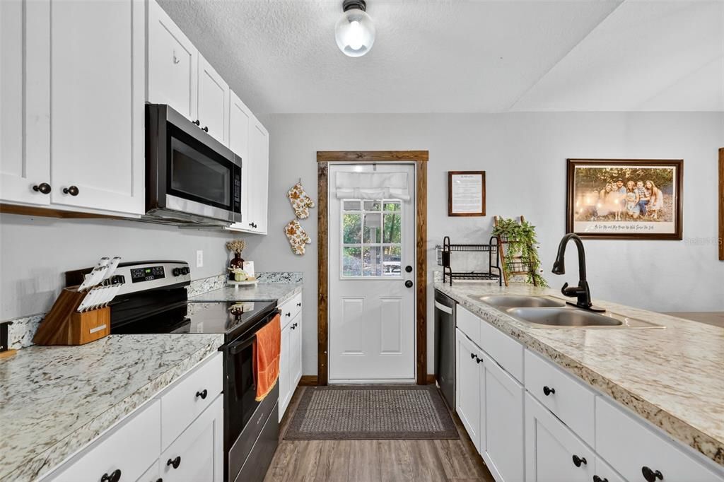 Activo con contrato: $235,000 (3 camas, 2 baños, 1079 Pies cuadrados)