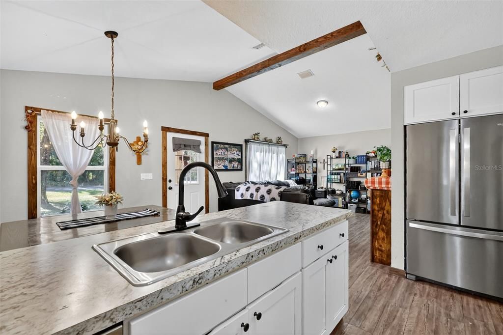 Activo con contrato: $235,000 (3 camas, 2 baños, 1079 Pies cuadrados)