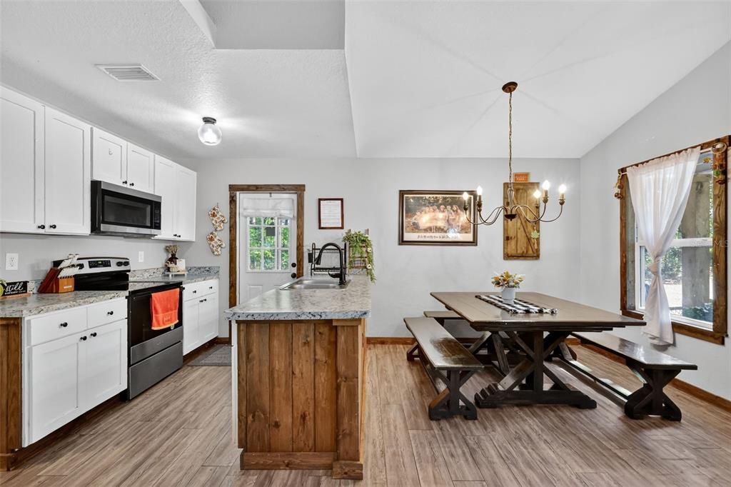 Activo con contrato: $235,000 (3 camas, 2 baños, 1079 Pies cuadrados)