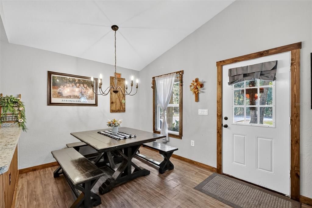 Activo con contrato: $235,000 (3 camas, 2 baños, 1079 Pies cuadrados)