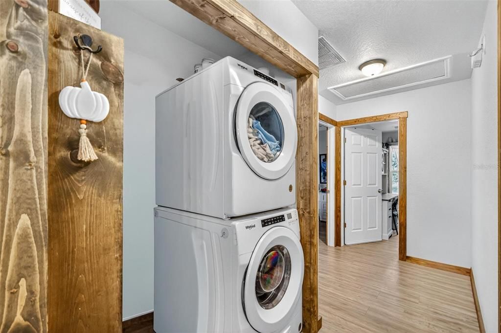 Activo con contrato: $235,000 (3 camas, 2 baños, 1079 Pies cuadrados)