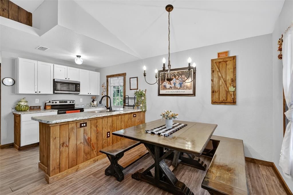 Activo con contrato: $235,000 (3 camas, 2 baños, 1079 Pies cuadrados)