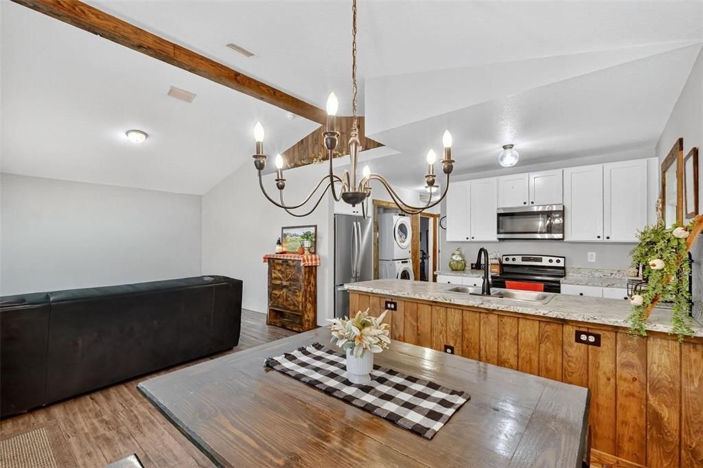 Activo con contrato: $235,000 (3 camas, 2 baños, 1079 Pies cuadrados)