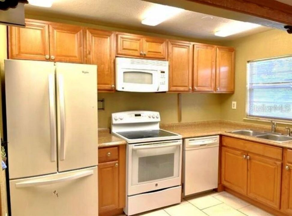For Sale: $115,000 (2 beds, 1 baths, 1075 Square Feet)