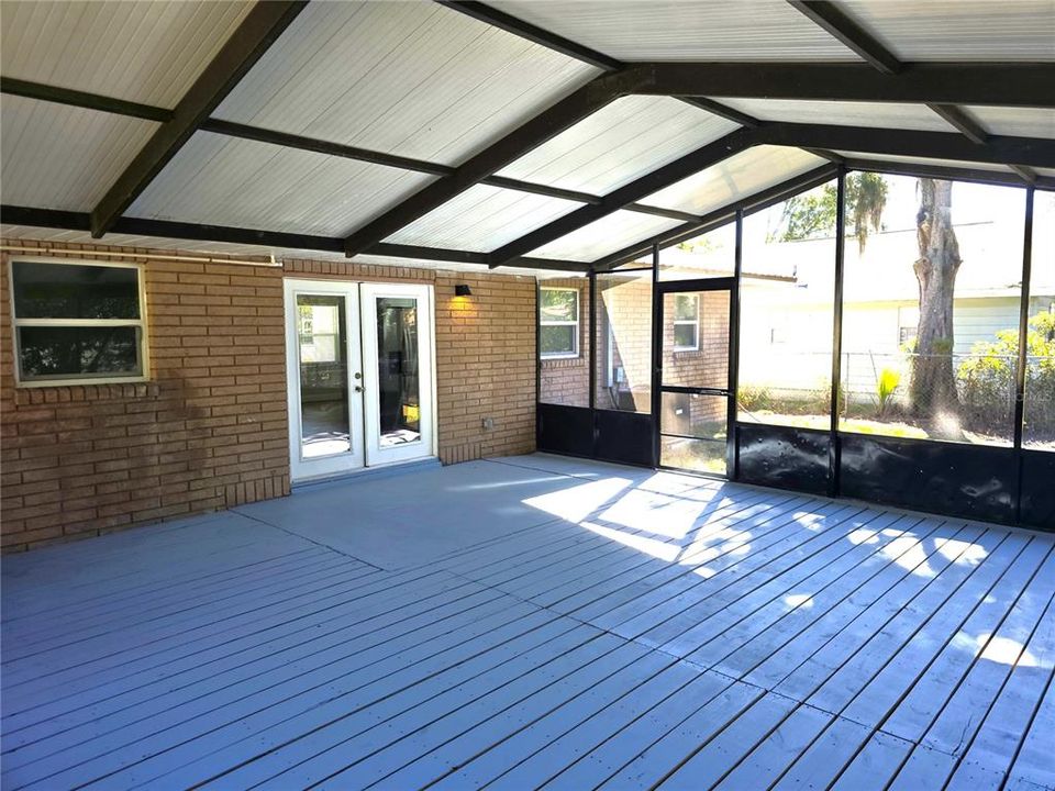 For Sale: $284,900 (3 beds, 2 baths, 1112 Square Feet)