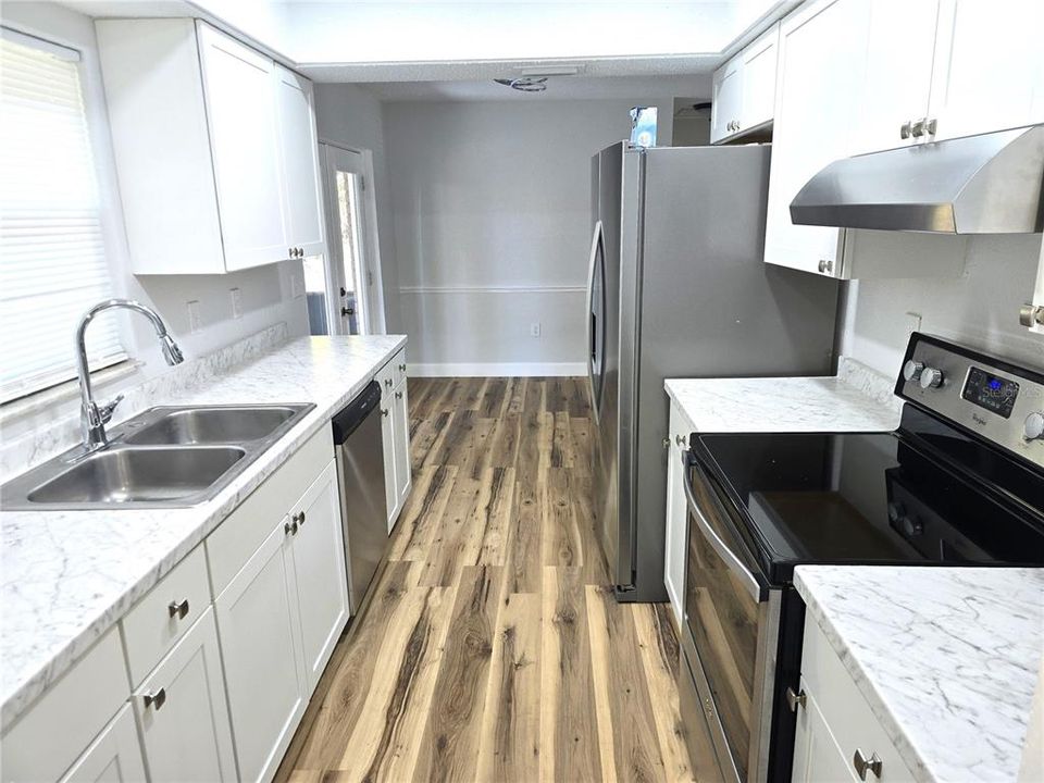 For Sale: $284,900 (3 beds, 2 baths, 1112 Square Feet)