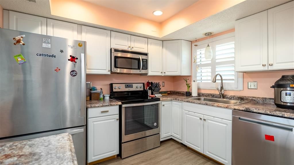For Sale: $229,000 (2 beds, 2 baths, 1194 Square Feet)